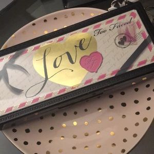 Two faced eyeshadow palette